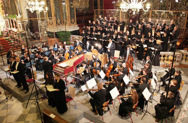 http://www.bach-cantatas.com/Pic-Bio-M-BIG/Munich-Bach-Orchestra-02.jpg