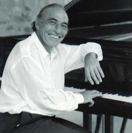 Miguel Angel Estrella (Piano) - Short Biography