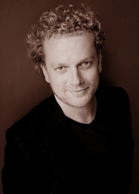 Matthias Lutze (Bass-Baritone) - Short Biography