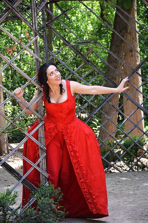 Veronica Plata (Soprano) - Short Biography